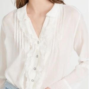 NWT savannah button ruffle down